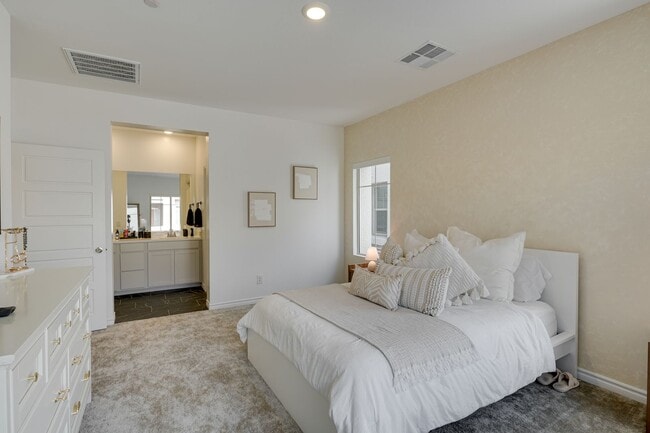 Photo - 600 N Carriage Hill Dr