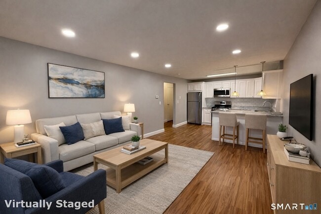 Building Photo - 1168 Main St Unit B6