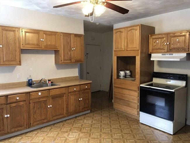 Building Photo - 110 Daniels St Unit -