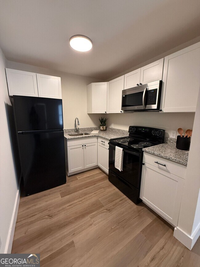 Photo - 1020 College Ave Unit B16