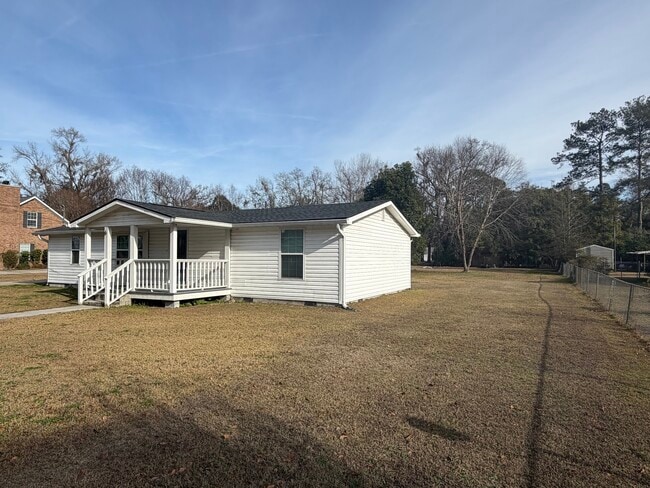 Large backyard - 6 Walnut St