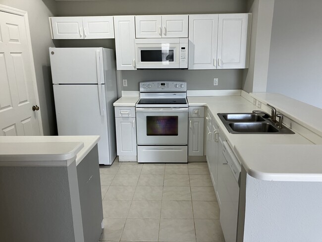 Photo - 9015 Colby Dr Unidad 9015 Colby Dr. #2022 Rental