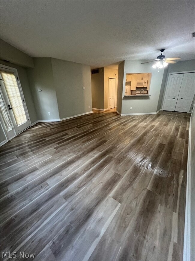 Photo - 320 Village Pointe Dr Unit 1