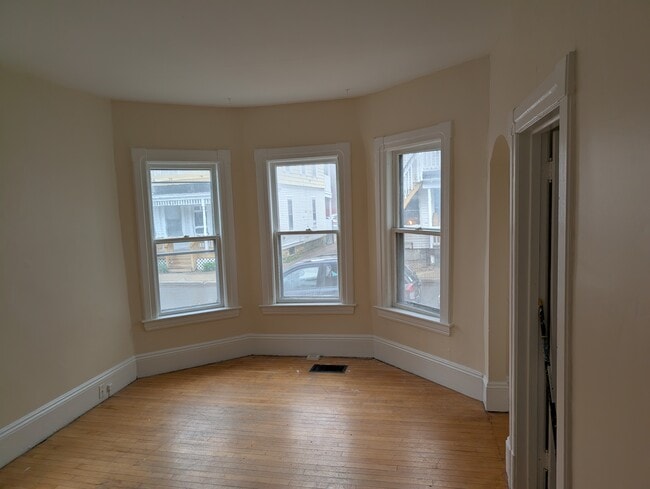 Building Photo - 15 Greene St Unit 15 Greene