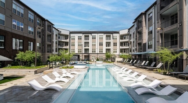 Building Photo - 16717 Westpark Dr Unit A1