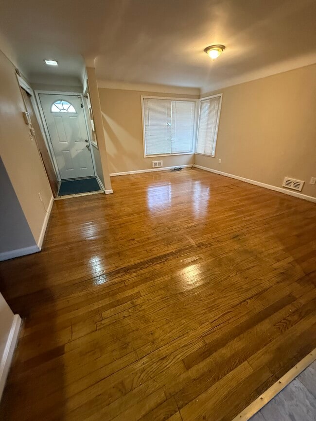 Photo - 13740 Pearson St