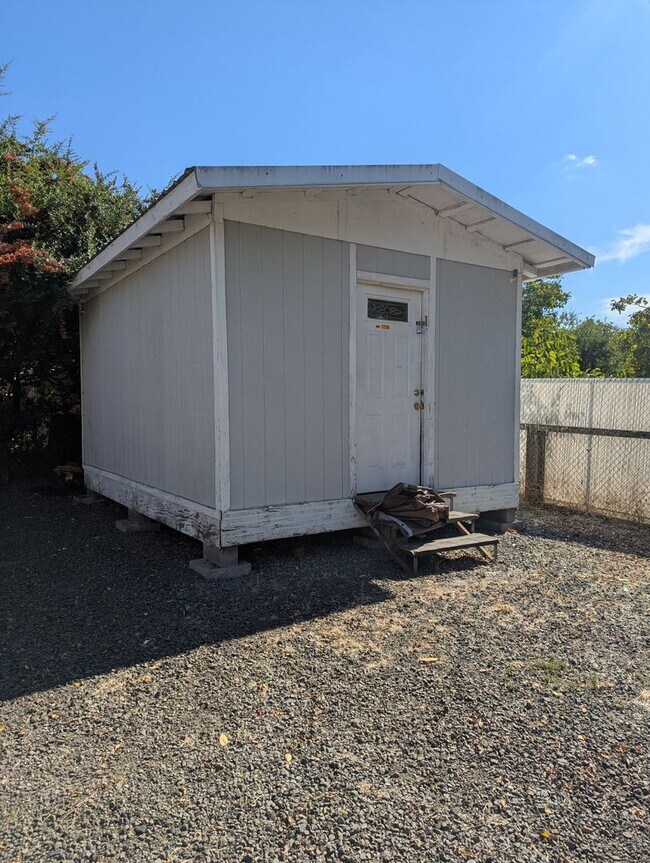 1118 N Old Pacific Hwy
