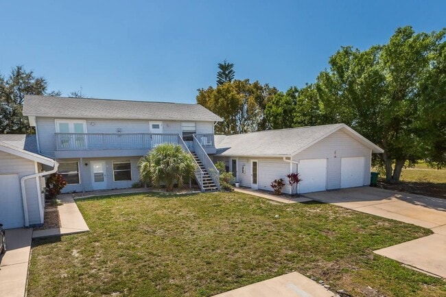 Building Photo - 128 SE 12th Ter