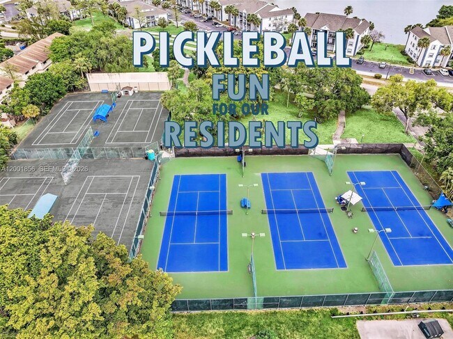 Photo - 2820 N Oakland Forest Dr Unidad 307