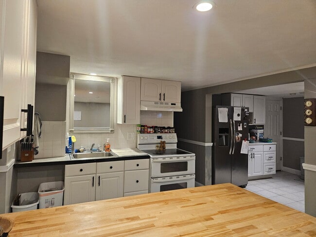 Photo - 71 Leitha Dr