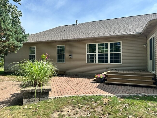 1052 Arrowhead Dr