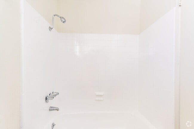 1BR, 1BA - 850 SF