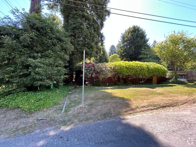 Building Photo - Union St. Duplex Unit 1580 Rental