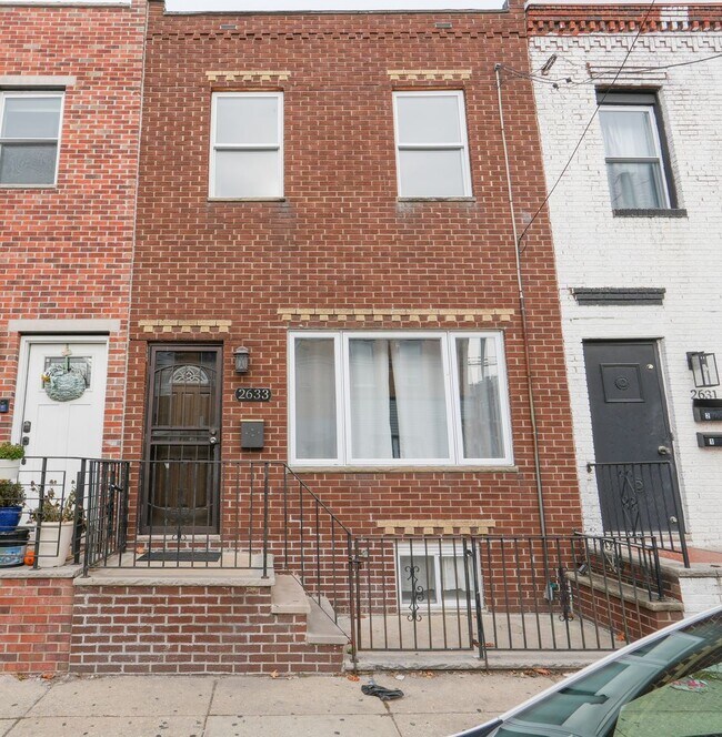 Building Photo - Super property 3 beds finished basement large yard