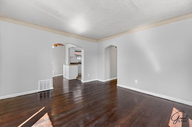 Photo - $1300 3 bedroom bungalow