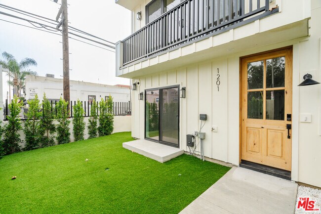 Photo - 1201 N McCadden Pl