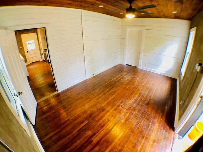 Photo - 1121 1/2 Gunter St