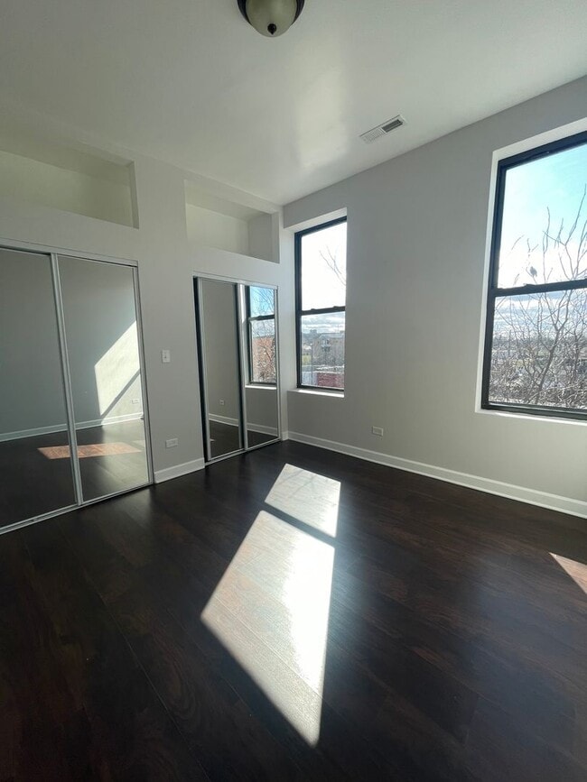 Building Photo - 1141 S Western Ave Unit 3F