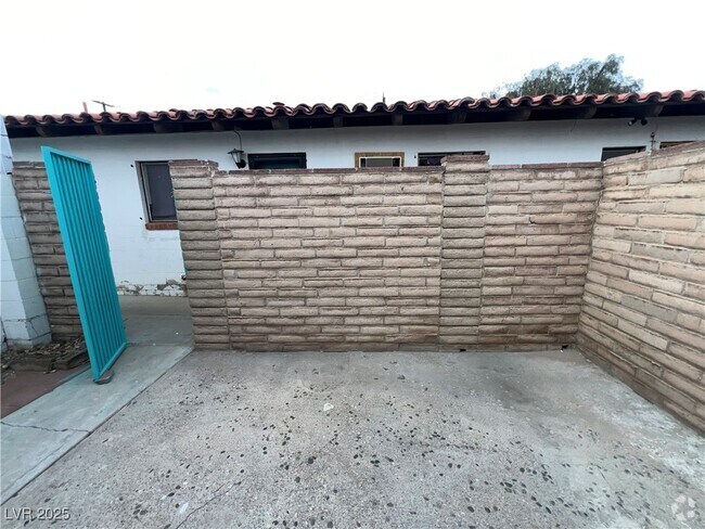 Building Photo - 744 N 9th St Rental