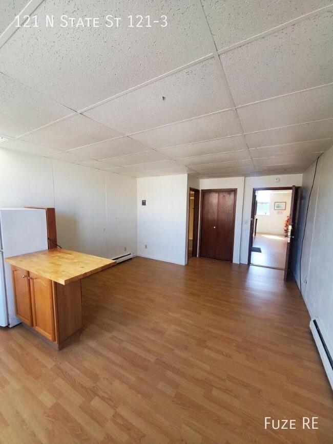 Photo - 121 State St N