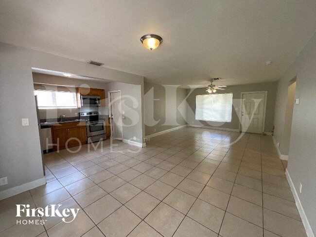 Photo - 506 58th St