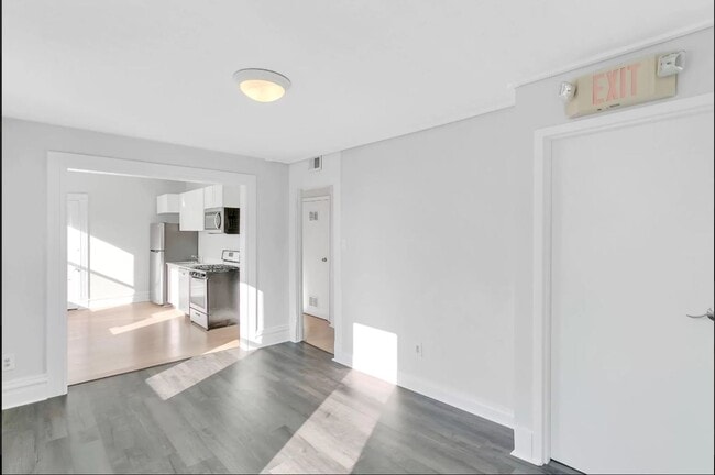 Building Photo - 5815 Ellsworth Unit 1