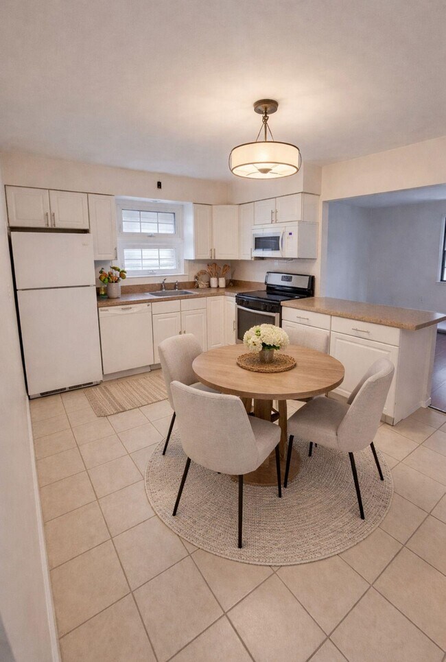 177 W 51st St Unit 2