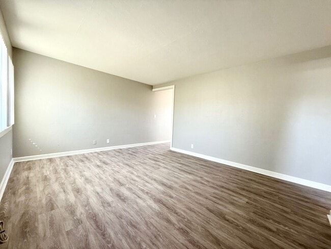 Photo - S Mollison Ave (887-891) (Tortora) Unit 889