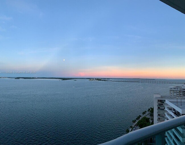 Building Photo - 1331 Brickell Bay Dr Unit 1911
