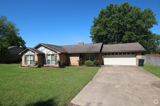 Building Photo - 3 Bedroom 2 Bath Home In Tyler ISD!