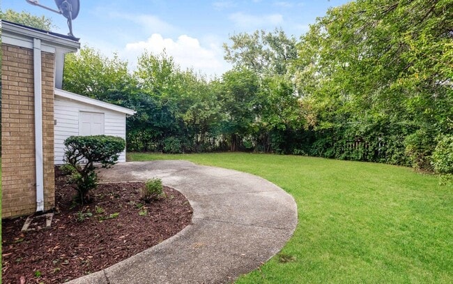 Photo - 1464 Deerfield Rd