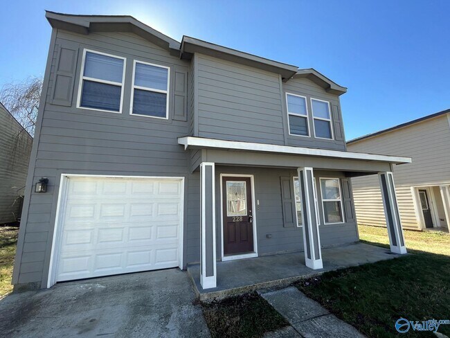 228 Whitestone Dr NE