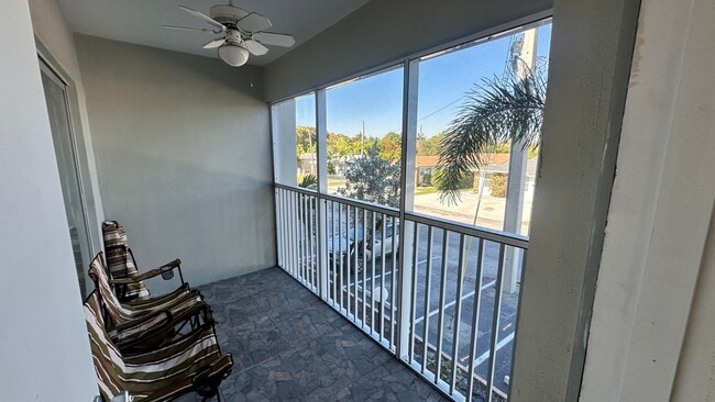 Building Photo - 330 SE 2nd St Unit 202g