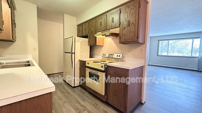 Photo - 3024-9 1/2 9 1/2 St N