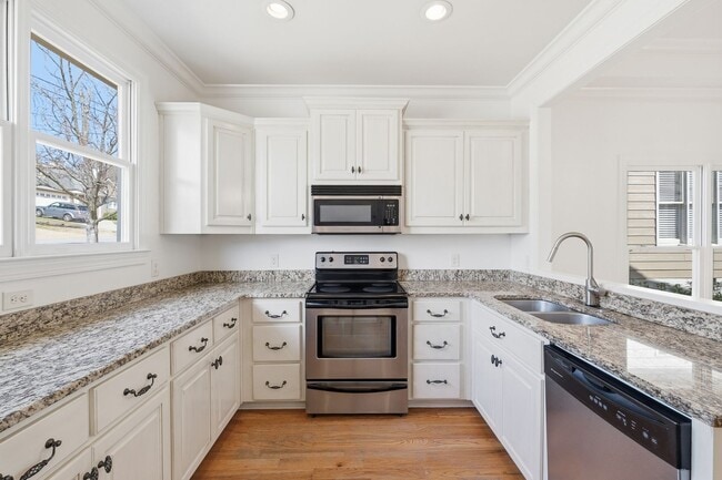 Photo - Charming Auburn Home!