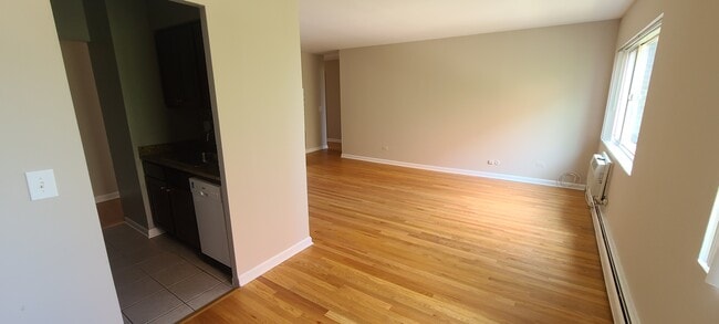 Photo - 5831 N Sheridan Rd