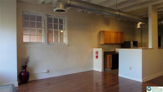 Photo - 143 S 4th St