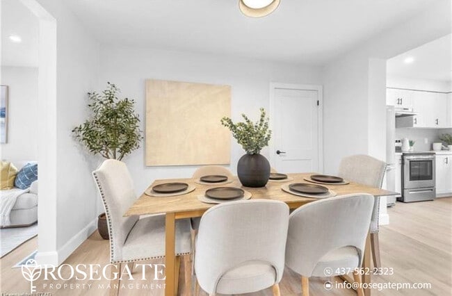 Photo - Charming 3-Bedroom Detached Home with Backyard & 3 Parking Spots – Pet Friendly – London
