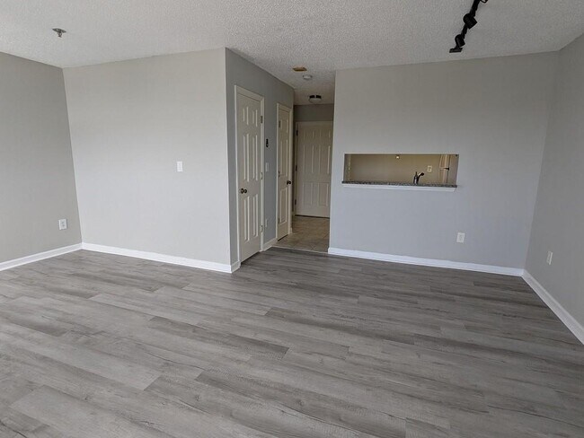 Photo - 300 Johnson Ferry Rd Unidad A1006