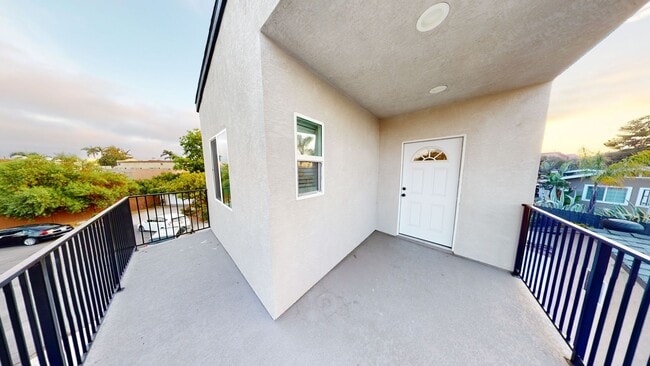 Photo - 4BD/2BA  with Large Upstairs Balcony!