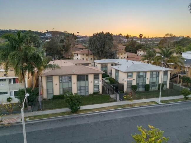 4108-4106 W. Palmwood Dr.