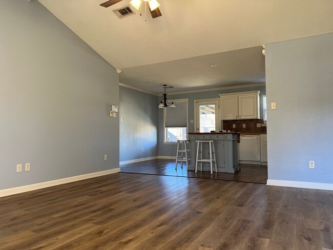 Photo - 303 Boston St