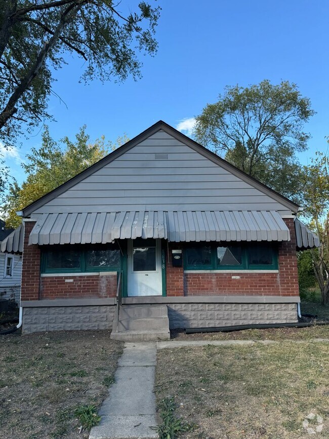 Building Photo - Southeast Indy - 2 BR home