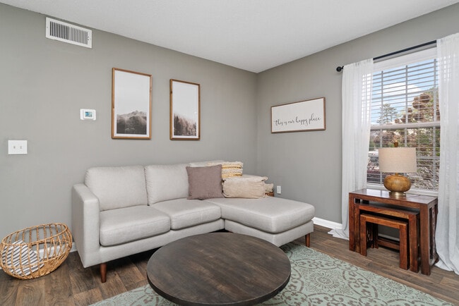 Building Photo - Woodland Hollow Rental