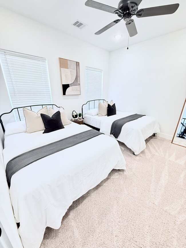 Photo - 5527 Denmark St