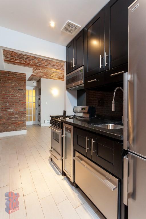 Photo - 336 E 18th St Unit CE