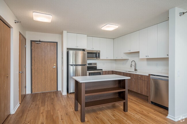 1BR, 1BA - 760SF - Kitchen - Pondview Apartments