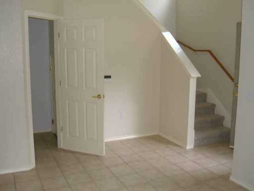 FANTASTIC 3 BEDROOM / 2.5 BATH DUPLEX