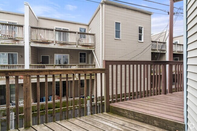 Building Photo - 13 Knowlton St Unit 1 Rental