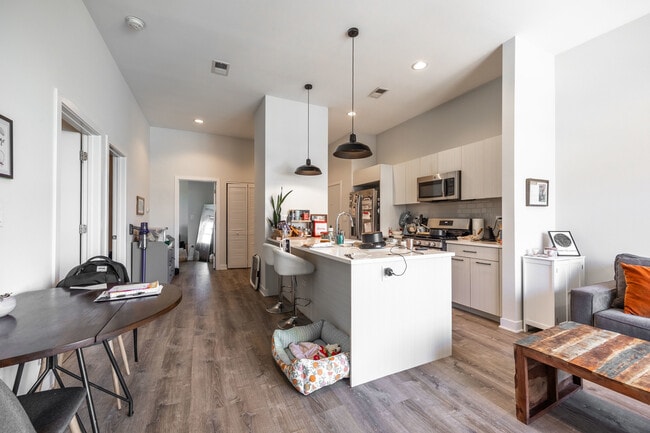 Photo - 2247 W Lawrence Ave Unit 201